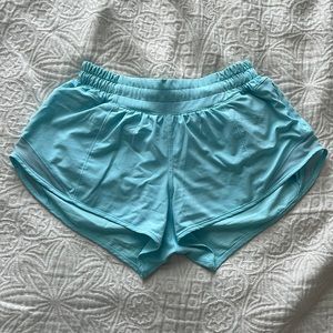 Lululemon hotty hot 2.5in low rise shorts in electric turquoise